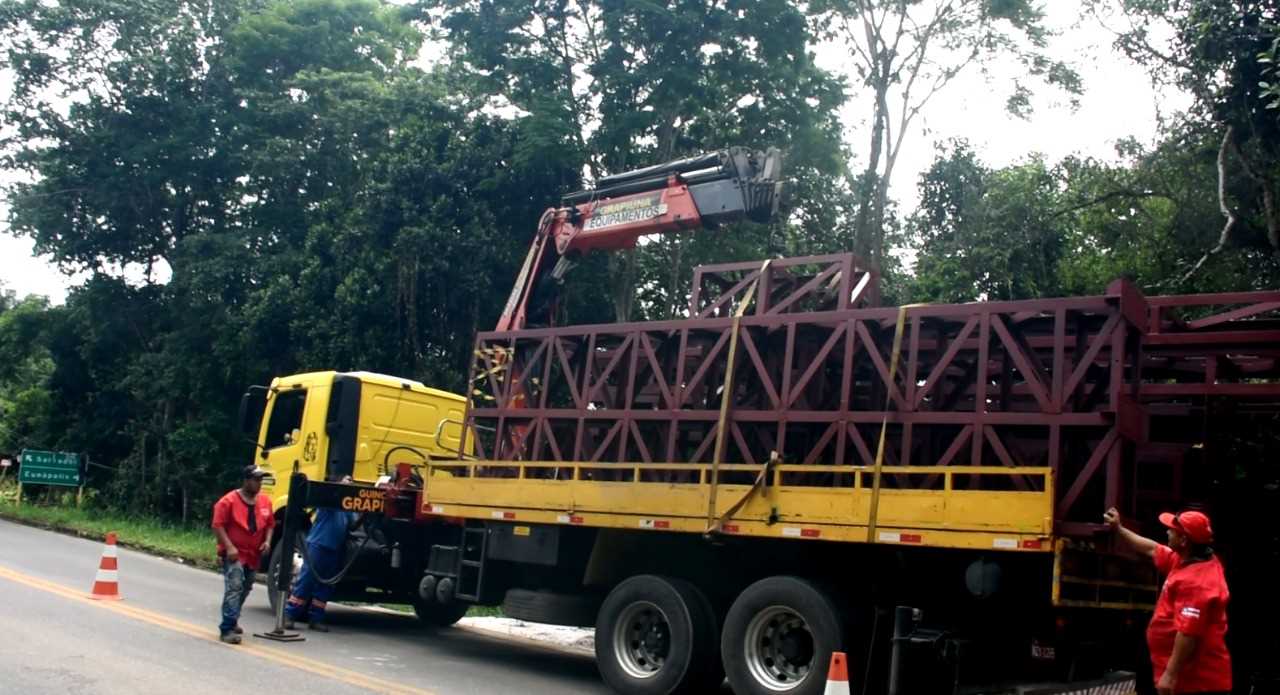 Camacã: Prefeito Paulo do Gás acompanha mais uma etapa da instalação do Portal na entrada da cidade
